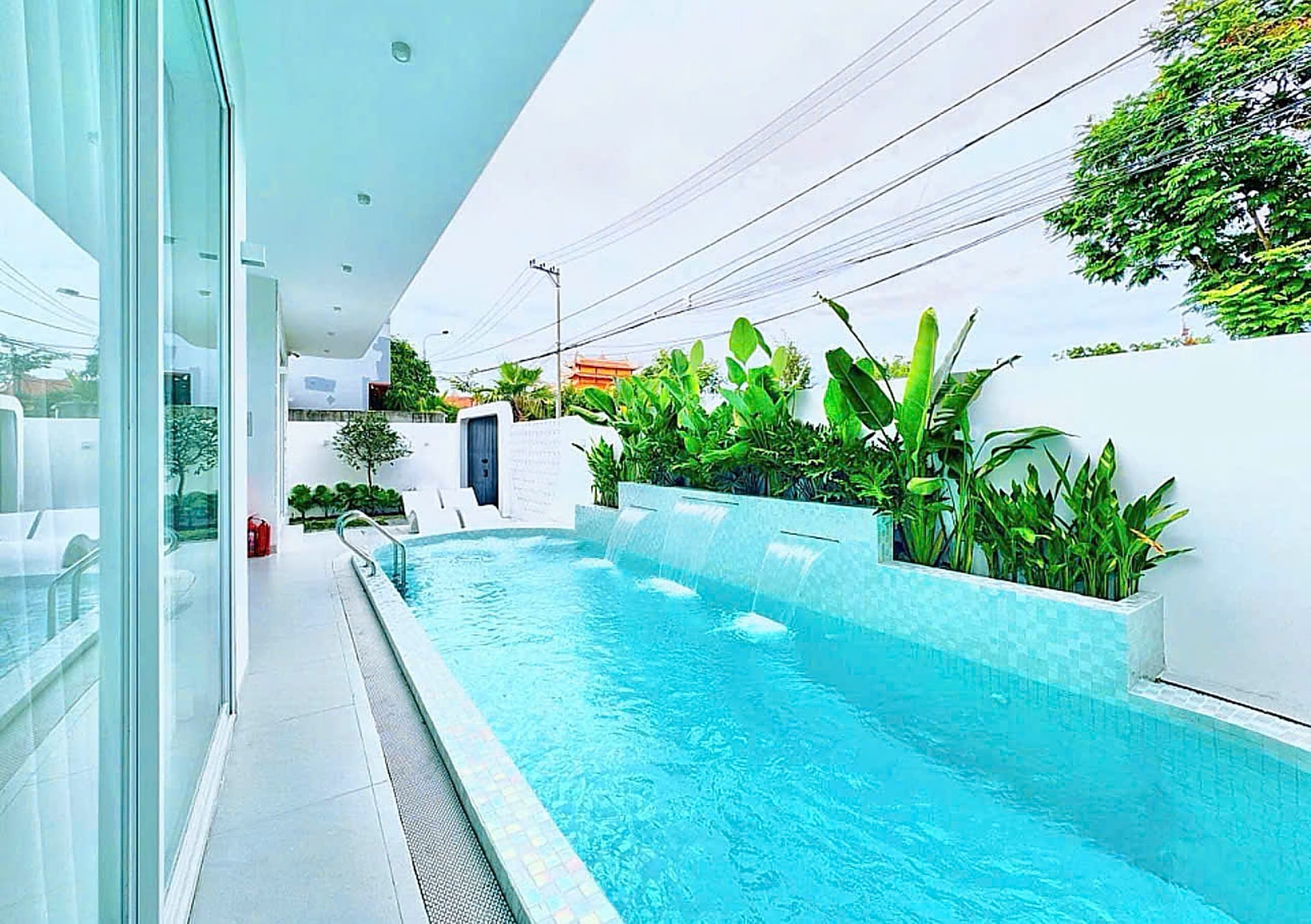 Vườn Nhiệt Đới & Âm Thanh Thác Nước Róc Rách
