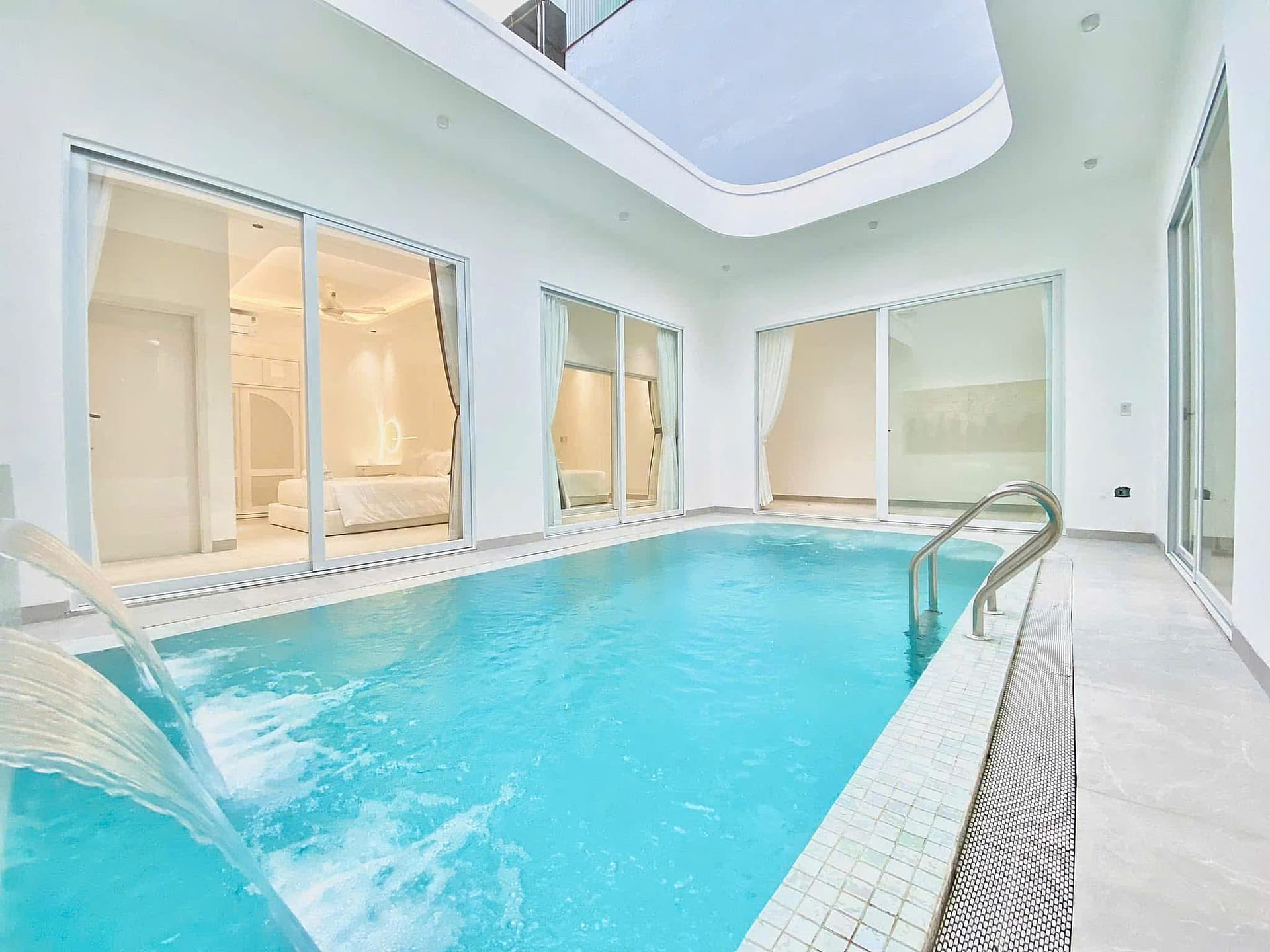 B2 Villa • Hồ Bơi Giếng Trời & Phòng Ngủ Ấm Cúng